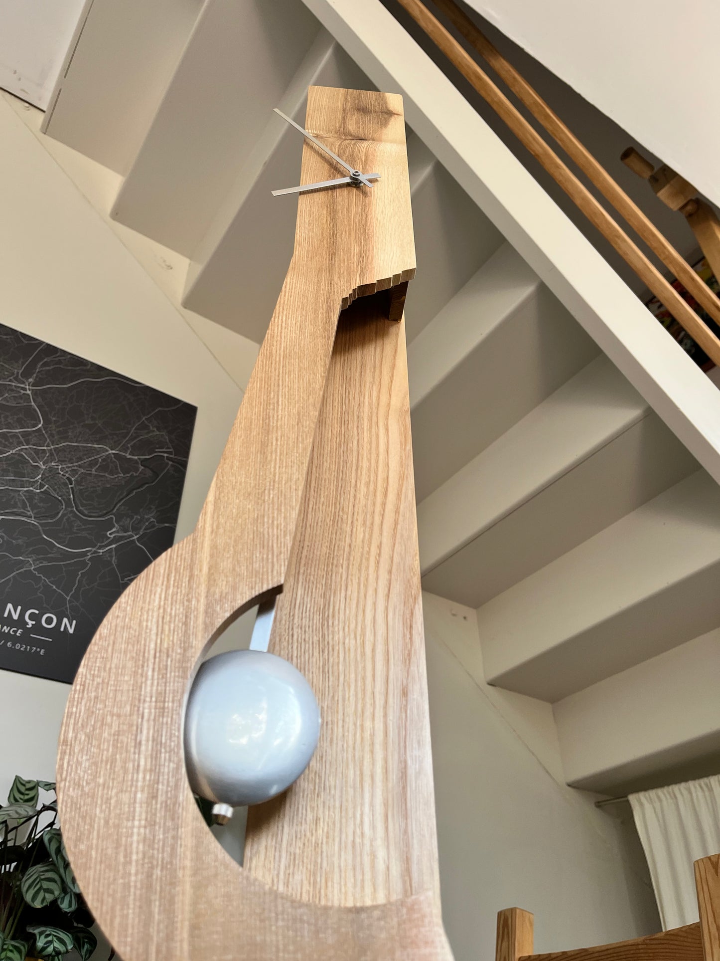 René Lietta, Horloge comtoise design avec pendule, ébénisterie d’art, 70 cm