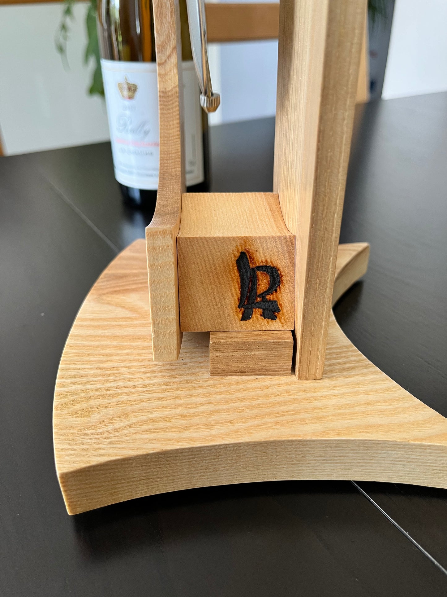 René Lietta, Horloge comtoise design avec pendule, ébénisterie d’art, 70 cm