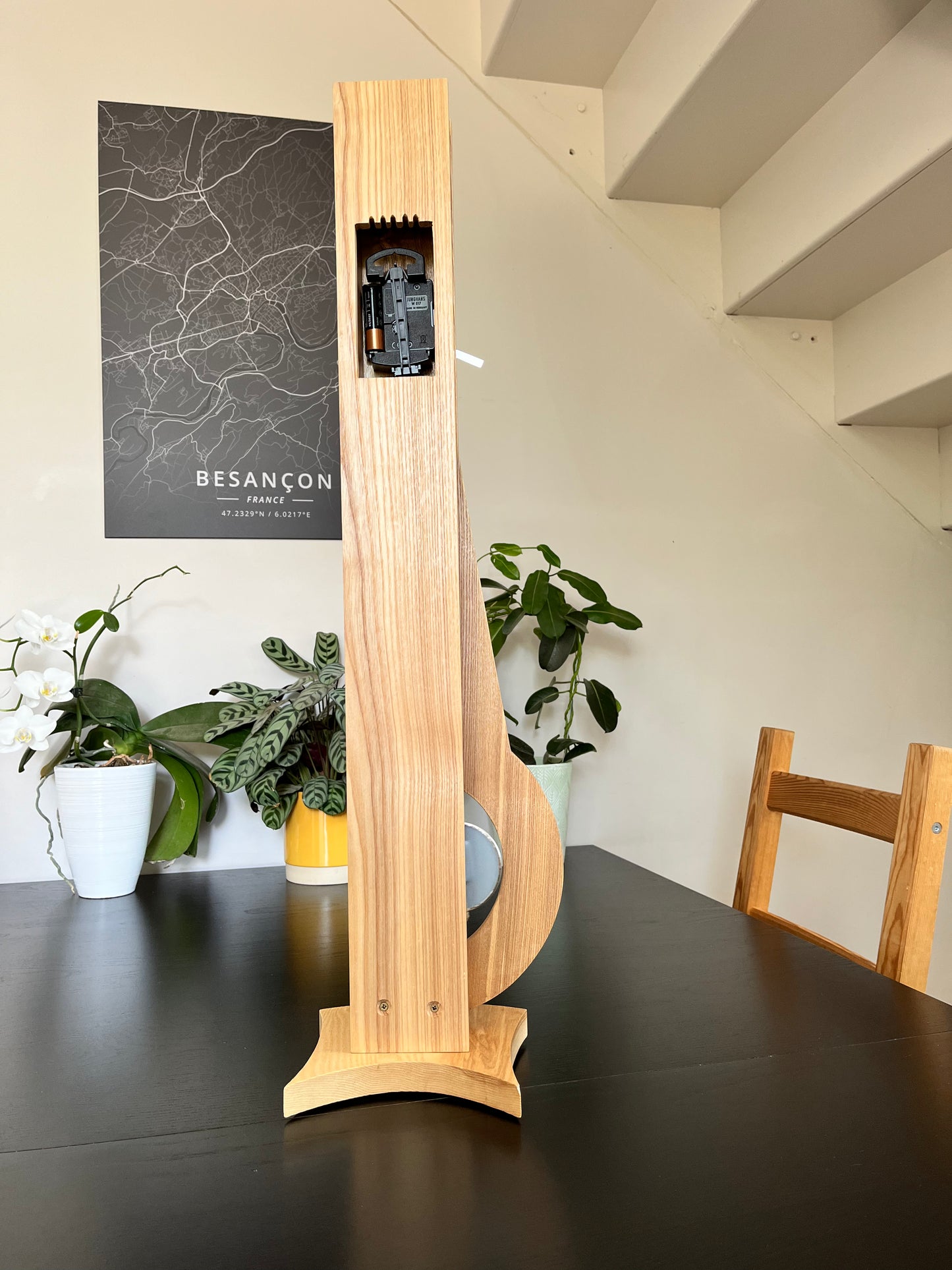 René Lietta, Horloge comtoise design avec pendule, ébénisterie d’art, 70 cm