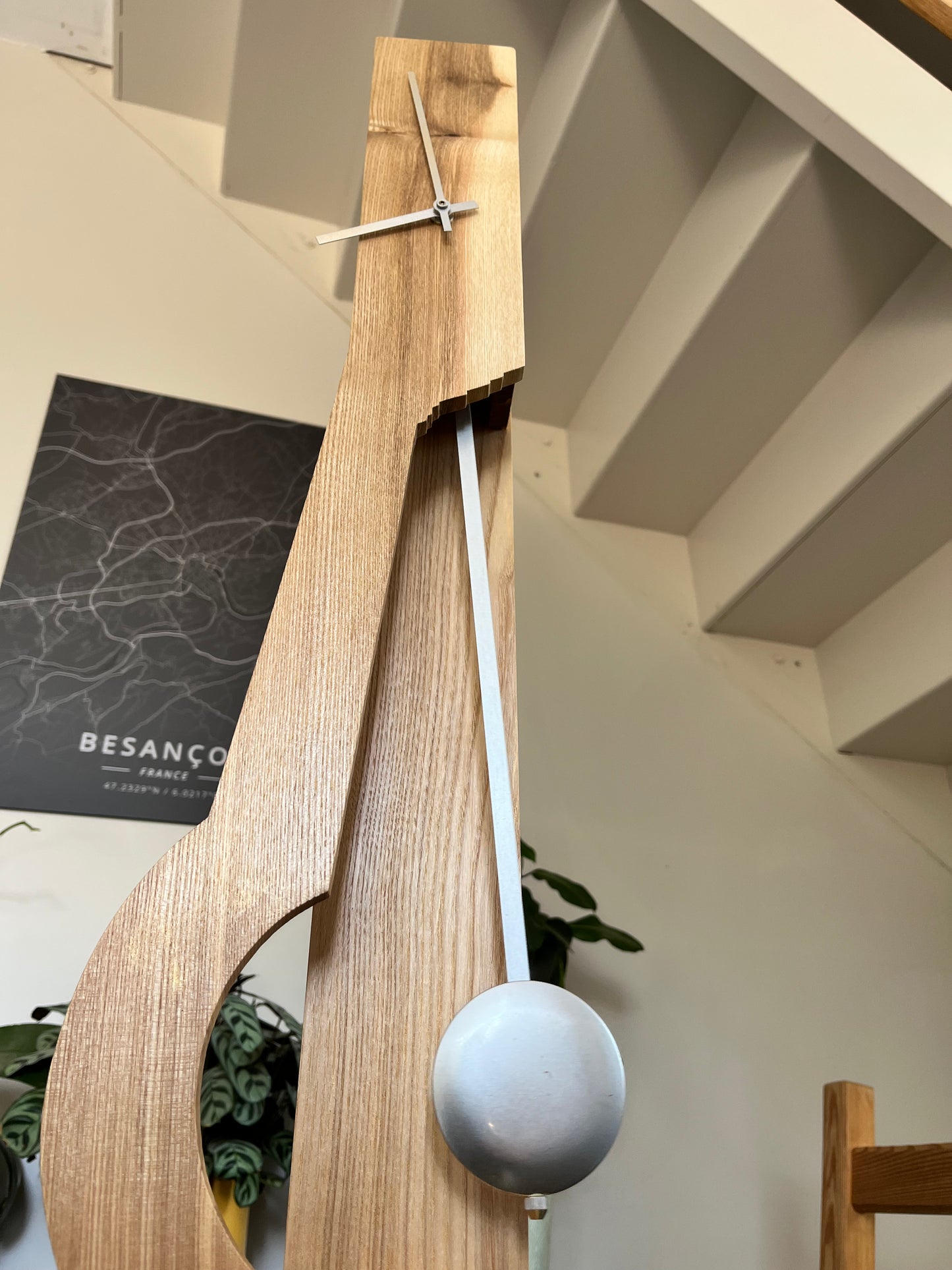 René Lietta, Horloge comtoise design avec pendule, ébénisterie d’art, 70 cm