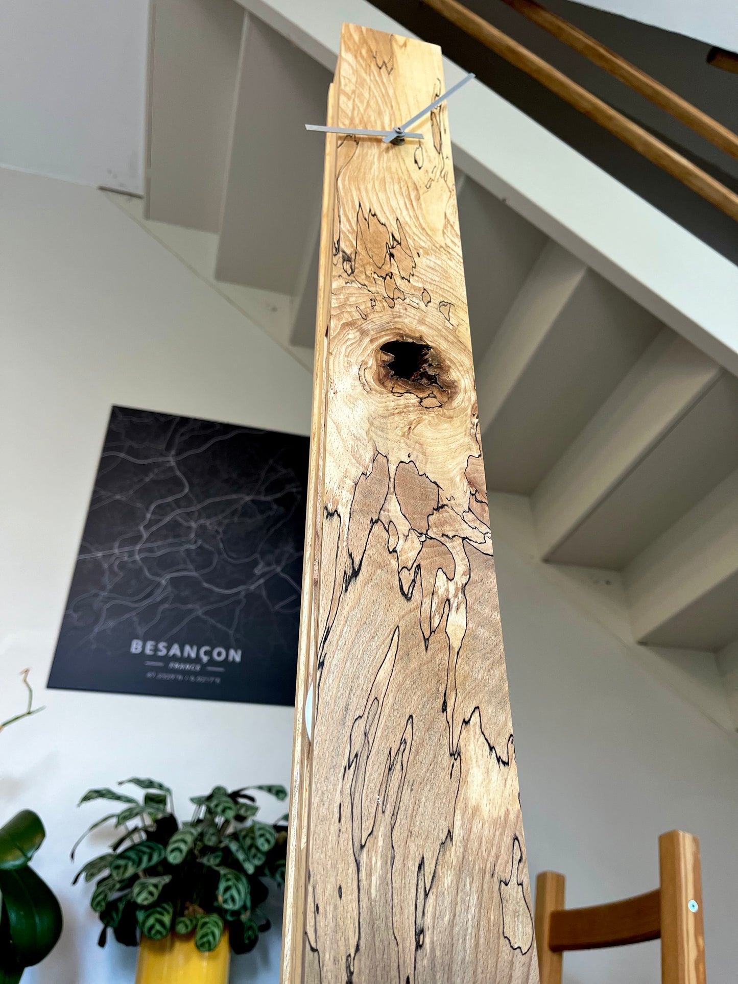 René Lietta, Horloge droite design avec pendule, ébénisterie d’art, 70 cm