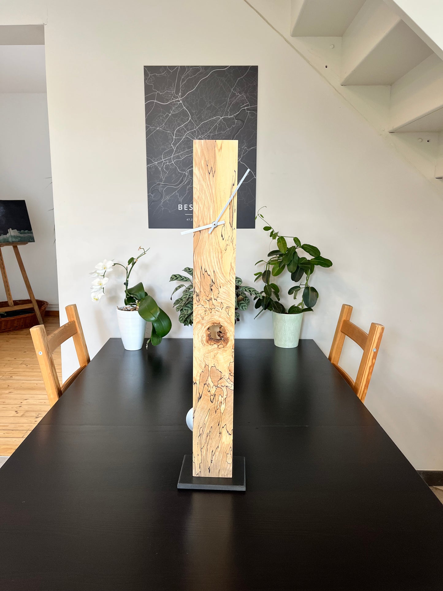 René Lietta, Horloge droite design avec pendule, ébénisterie d’art, 70 cm