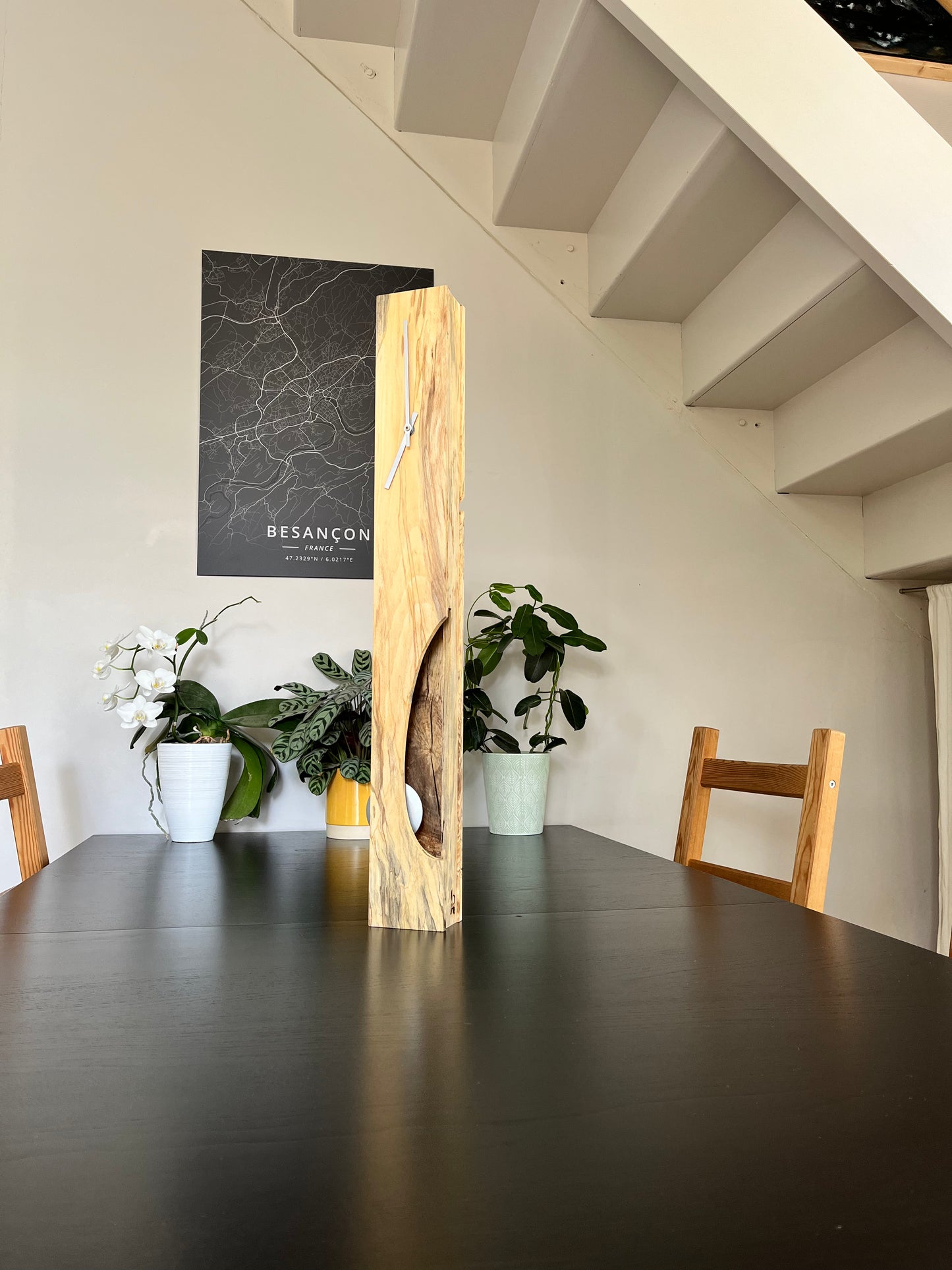 René Lietta, Horloge droite ouverte design avec pendule, ébénisterie d’art, 70 cm