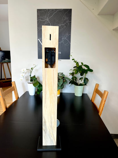 René Lietta, Horloge droite design avec pendule, ébénisterie d’art, 70 cm